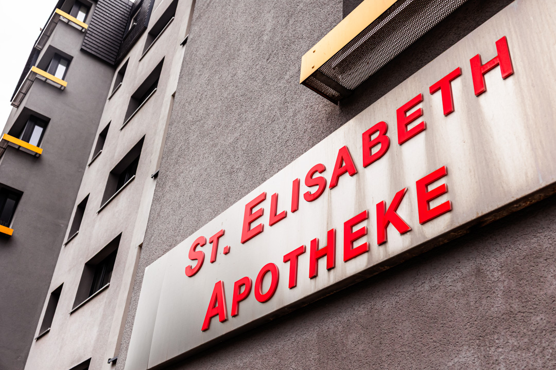 Schild St. Elisabeth Apotheke